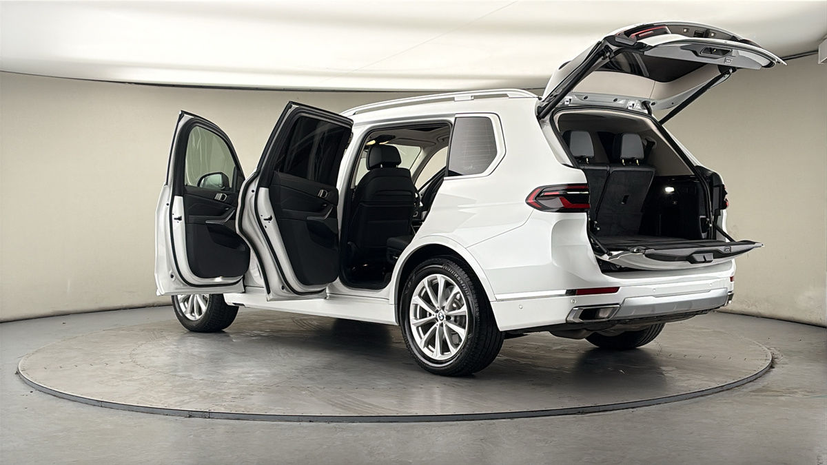 More views of BMW X7