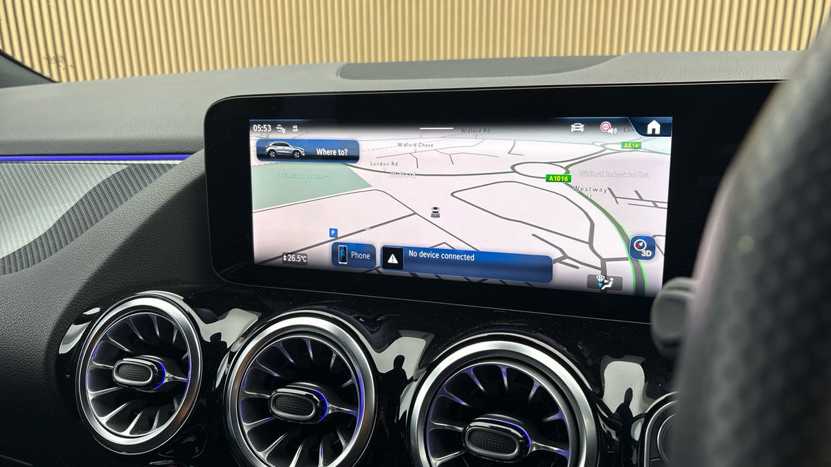 Mercedes-Benz GLA Image 17