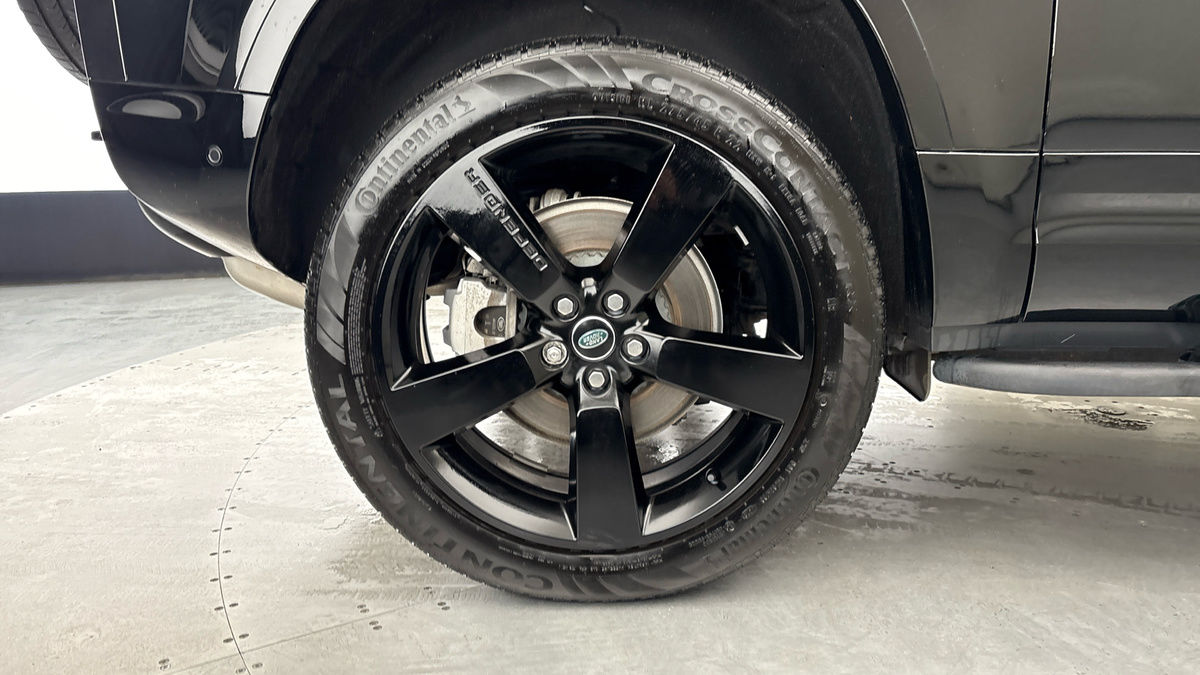 Land Rover Defender 90 Image 10