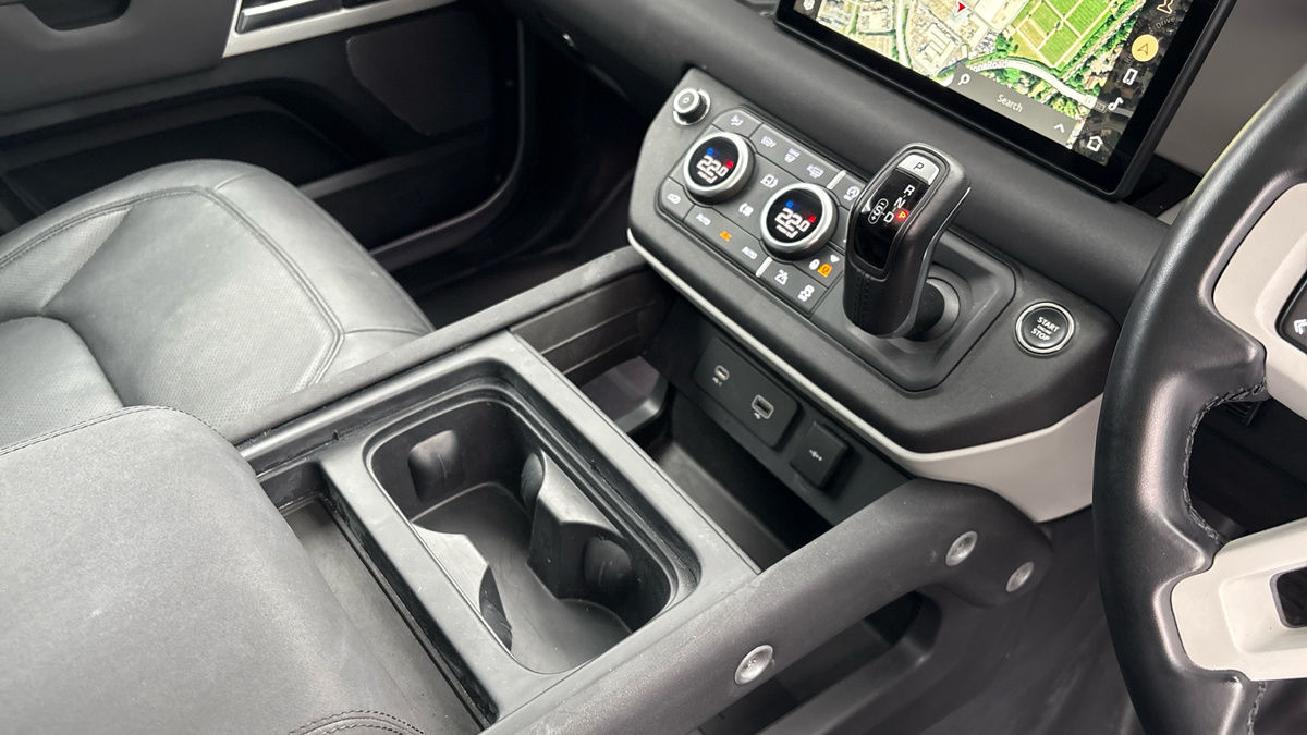 Land Rover Defender 90 Image 18
