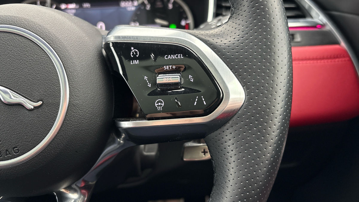 Jaguar F-PACE Image 14