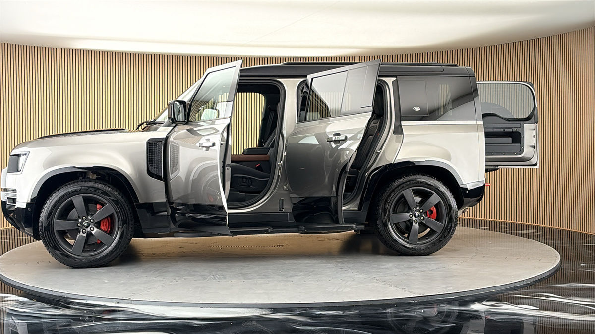 More views of Land Rover Defender 110