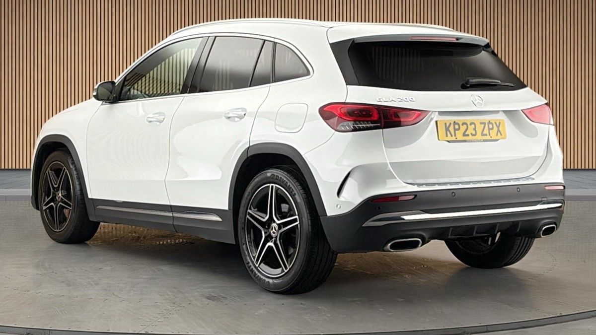 Mercedes-Benz GLA Image 2
