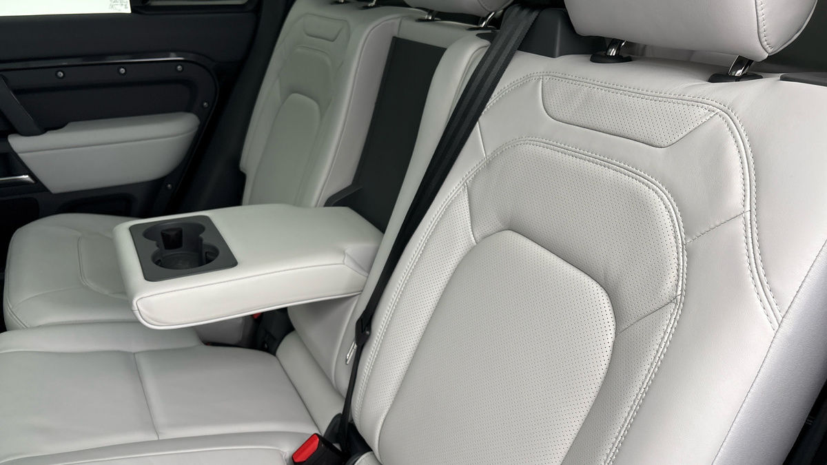 Land Rover Defender 110 Urban Image 9