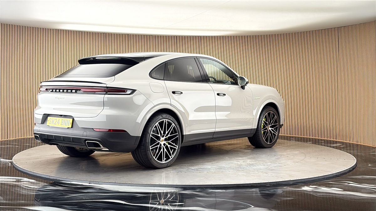 Porsche Cayenne Image 21