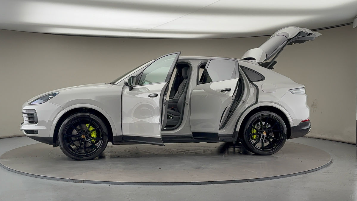 More views of Porsche Cayenne