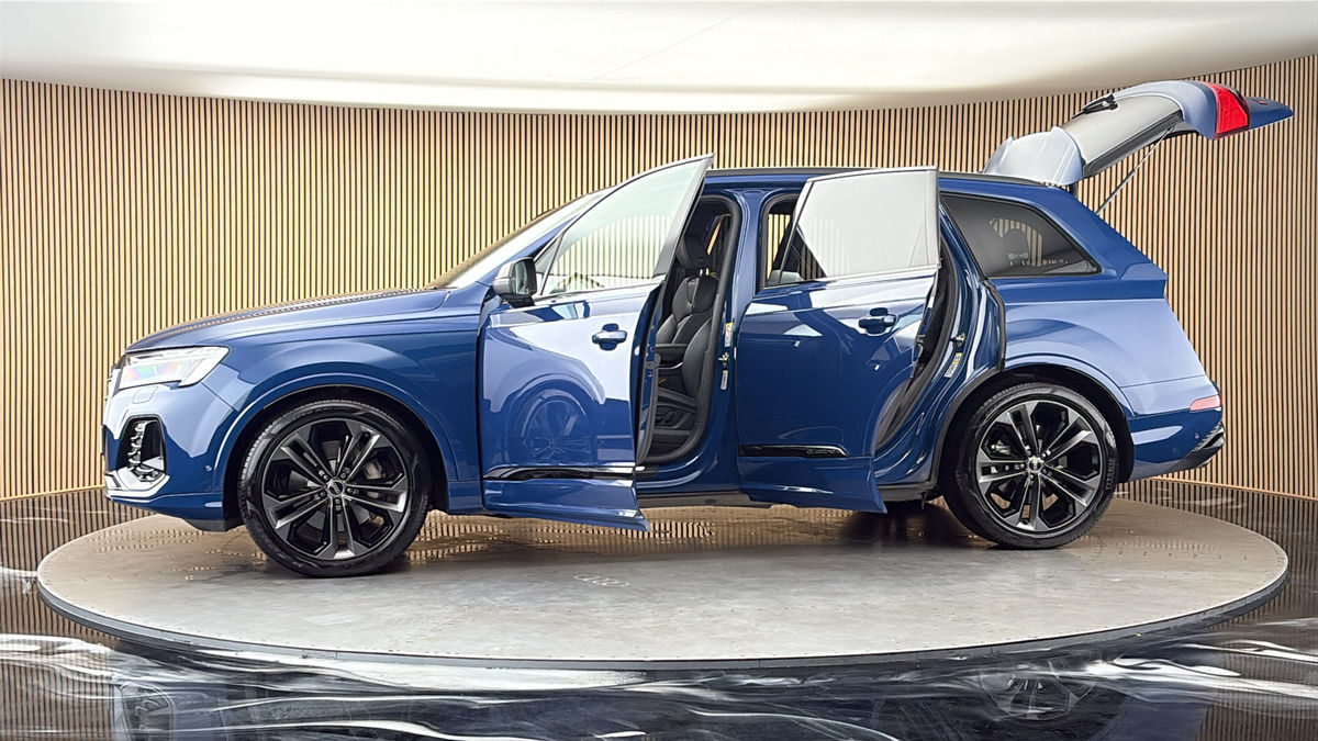 More views of Audi Q7