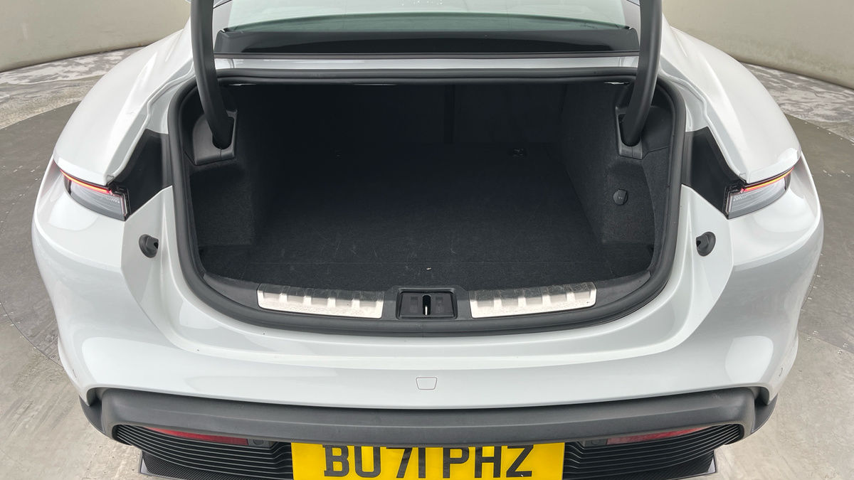 Porsche Taycan Image 11