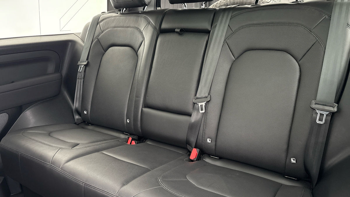 Land Rover Defender 90 Image 8
