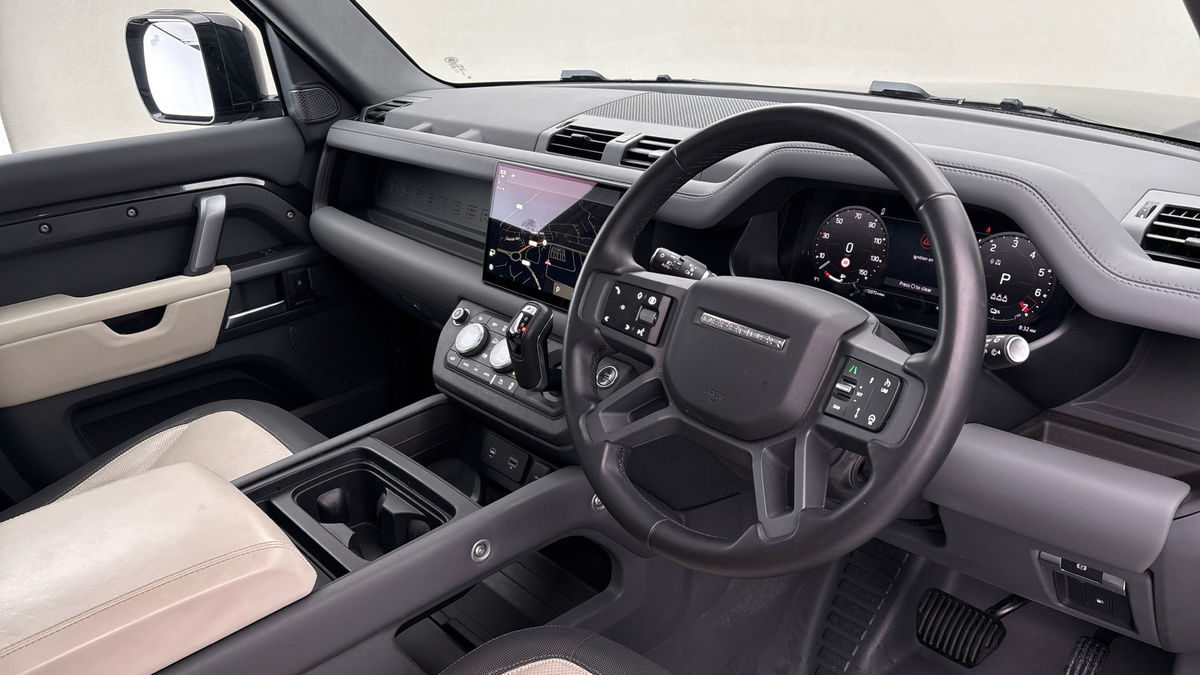 Land Rover Defender 110 Image 5