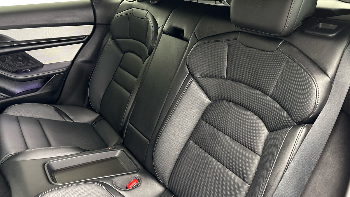 Porsche Taycan Image 8