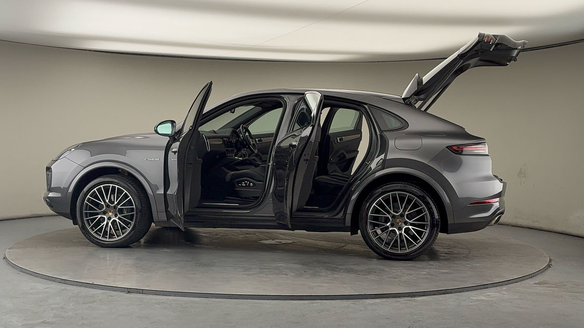 More views of Porsche Cayenne