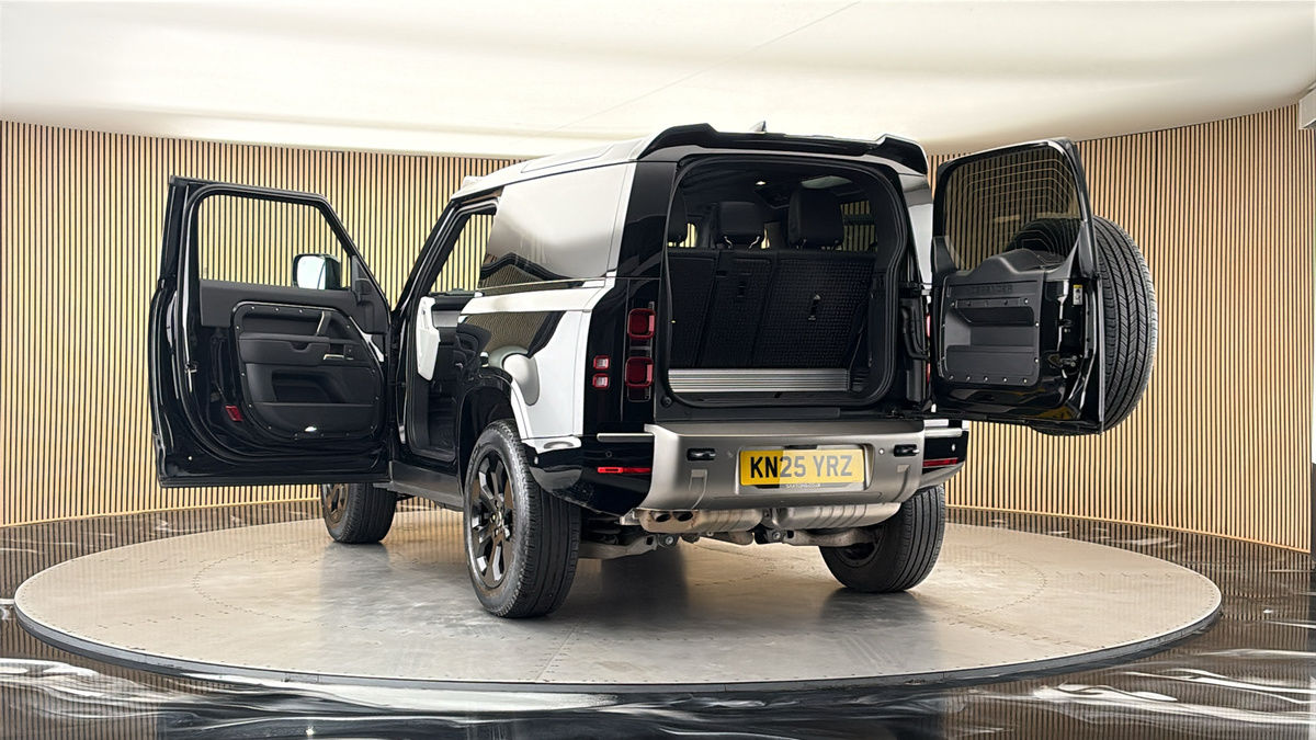 More views of Land Rover Defender 90