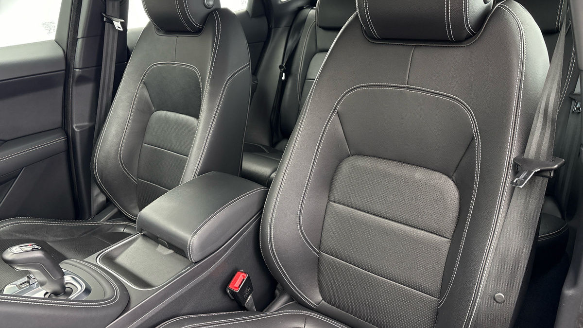 Jaguar E-PACE Image 7
