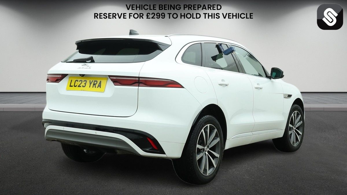 Jaguar F-PACE Image 4