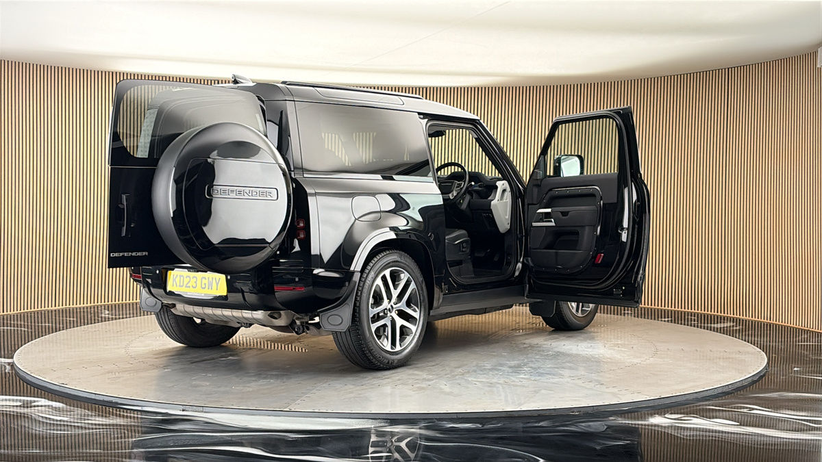 More views of Land Rover Defender 90