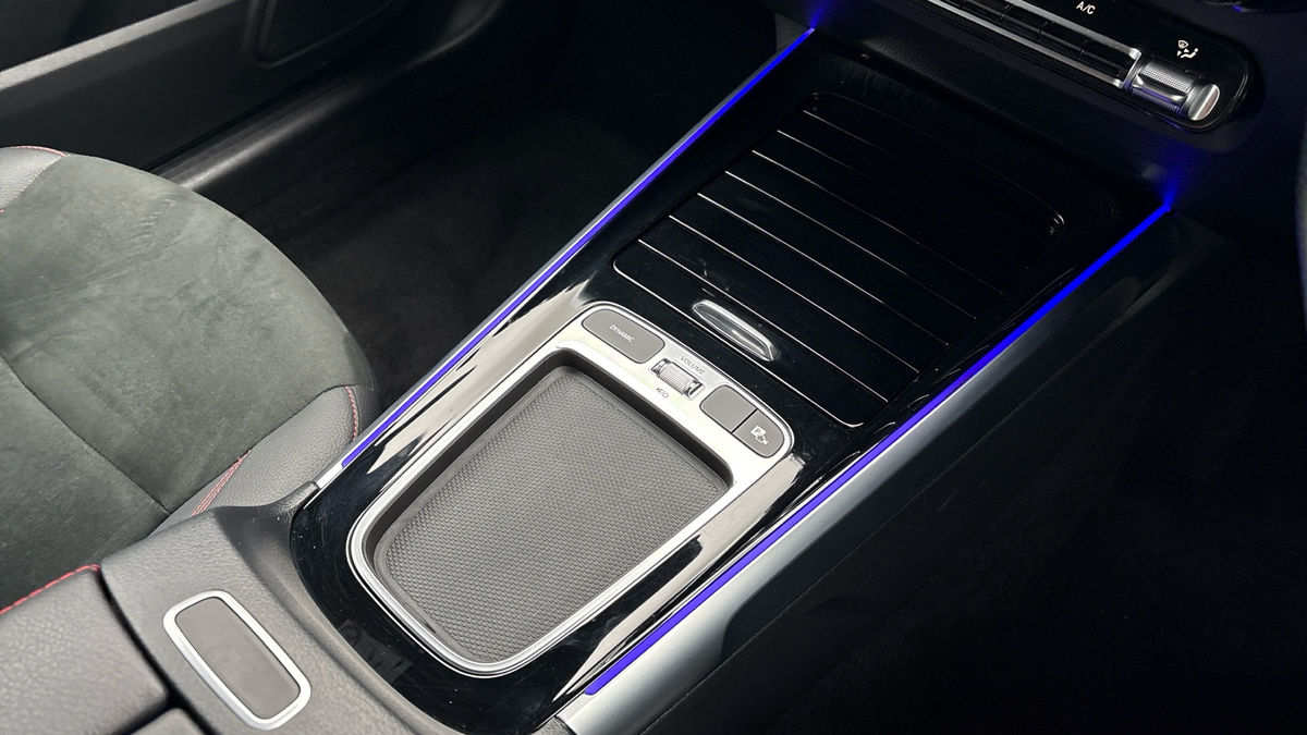 Mercedes-Benz GLB Image 18