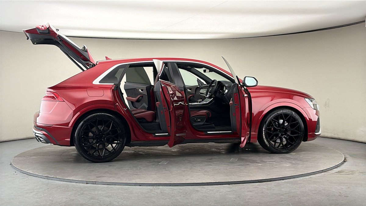 More views of Audi SQ8