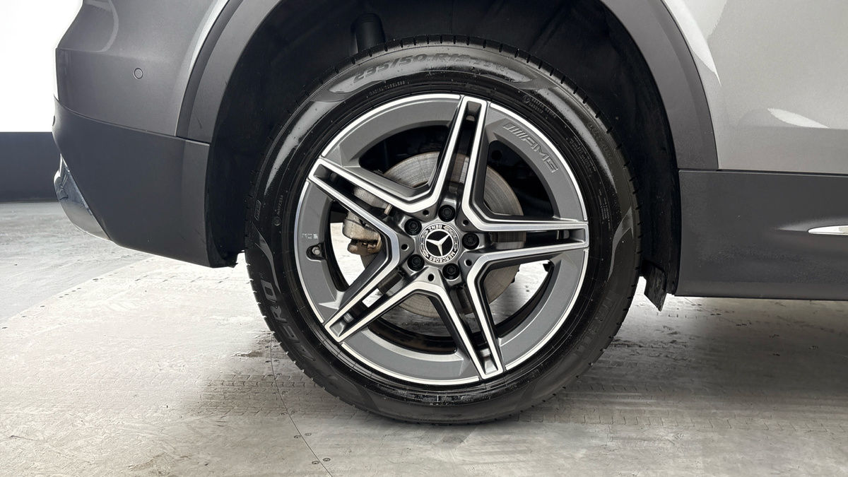 Mercedes-Benz GLB Image 10