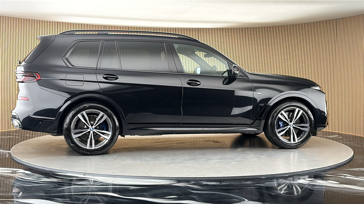 More views of BMW X7