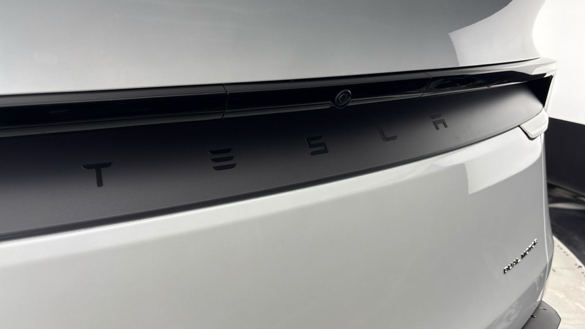 Tesla Model Y Image 24