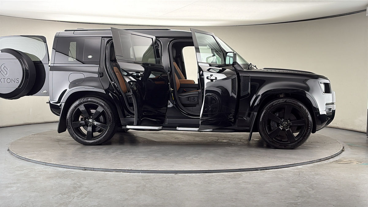 More views of Land Rover Defender 110