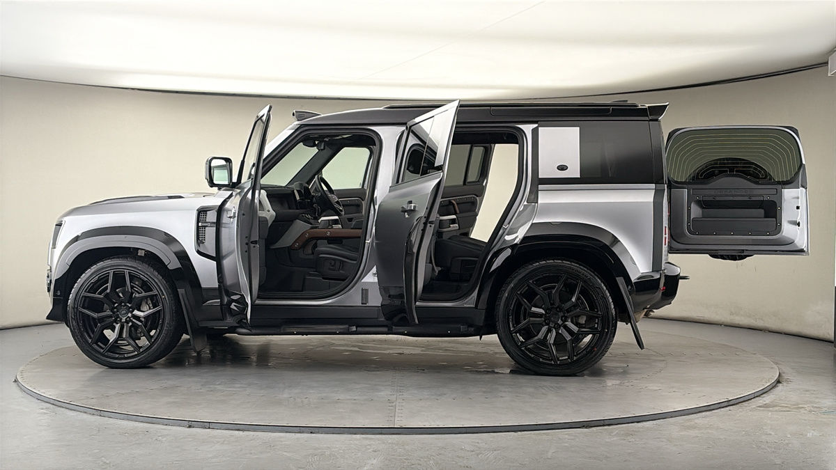 More views of Land Rover Defender 110