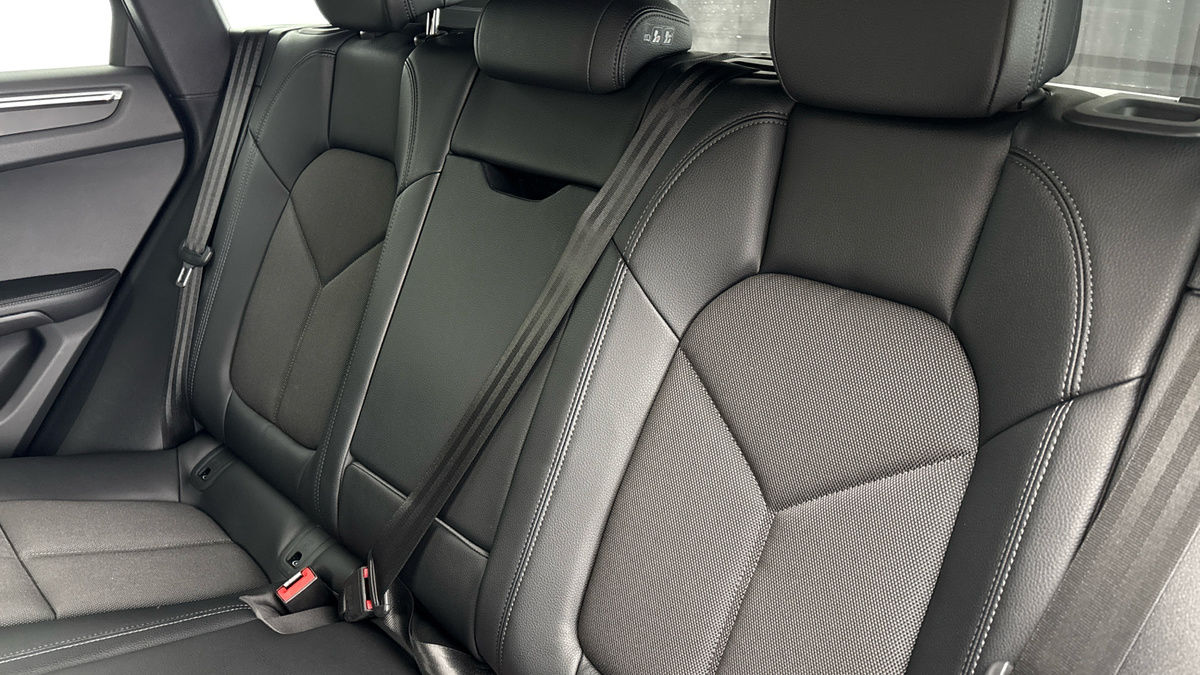 Porsche Macan Image 8