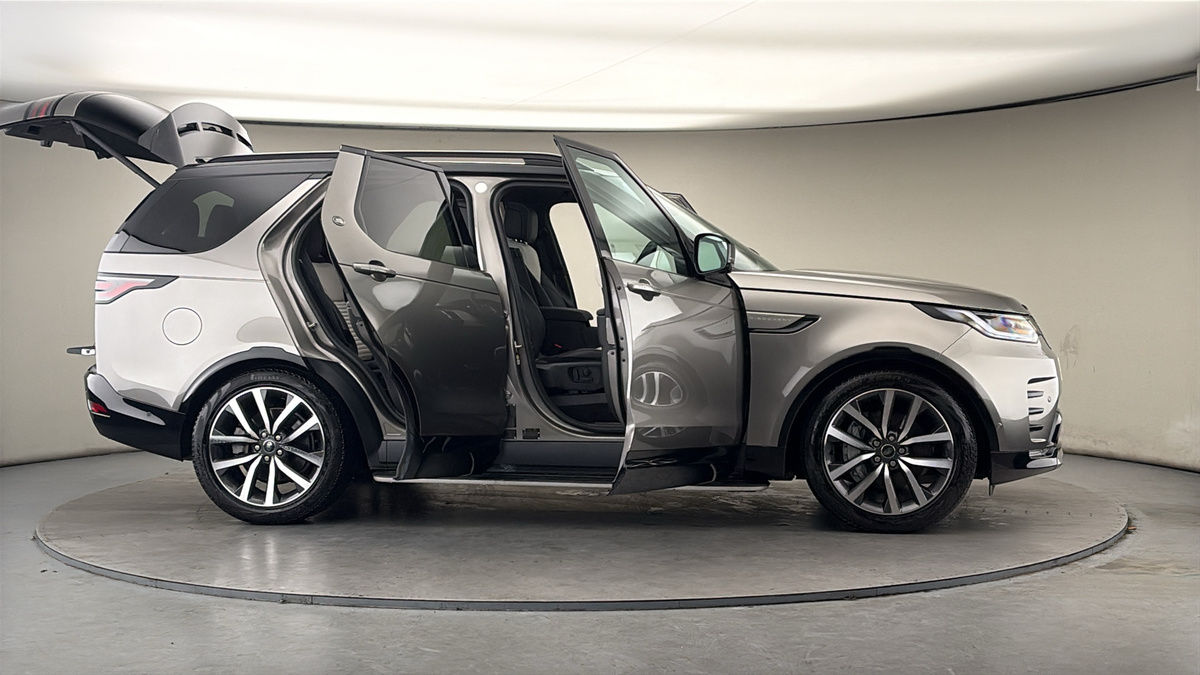 More views of Land Rover Discovery