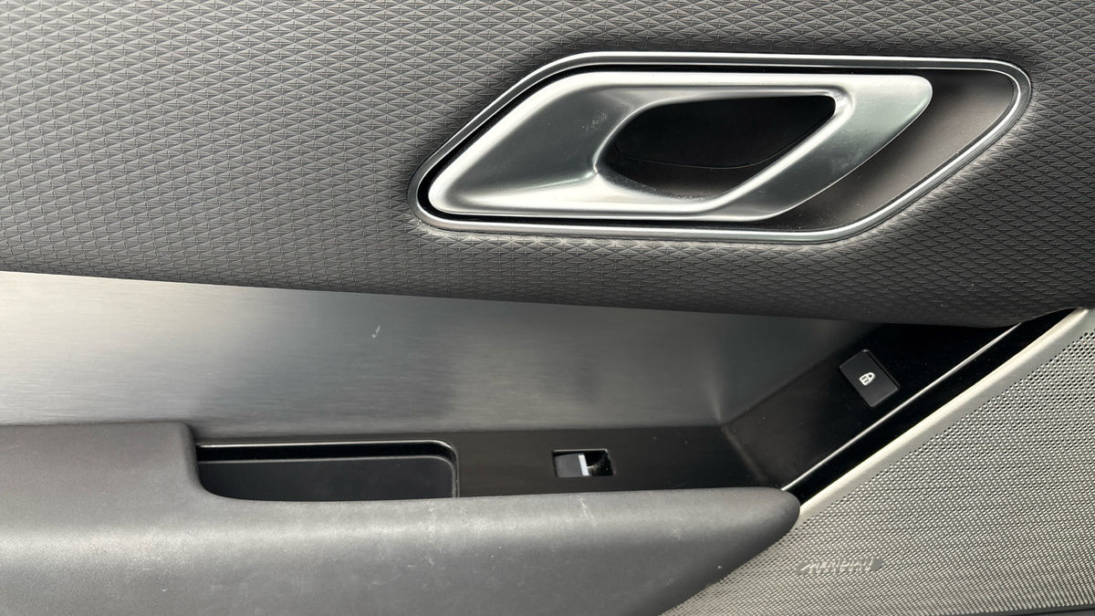 Land Rover Range Rover Velar Image 19