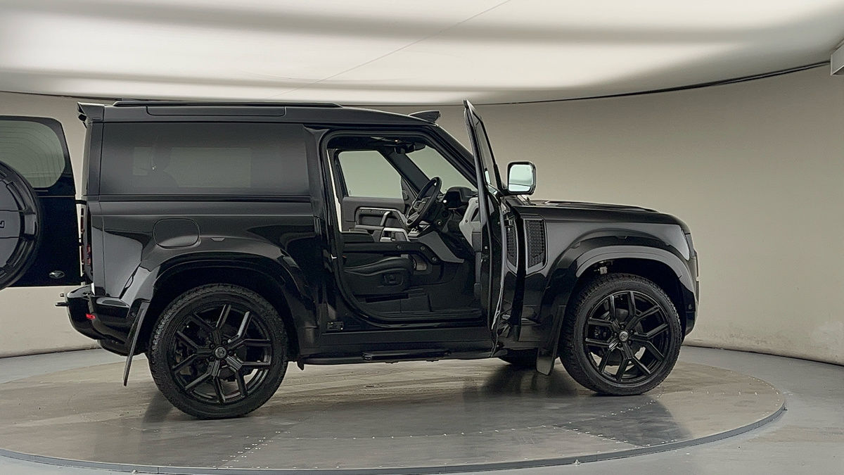 More views of Land Rover Defender 90