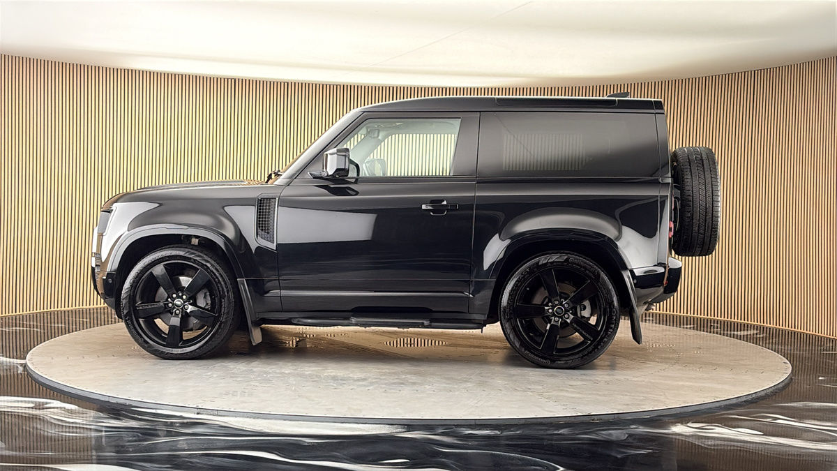 More views of Land Rover Defender 90