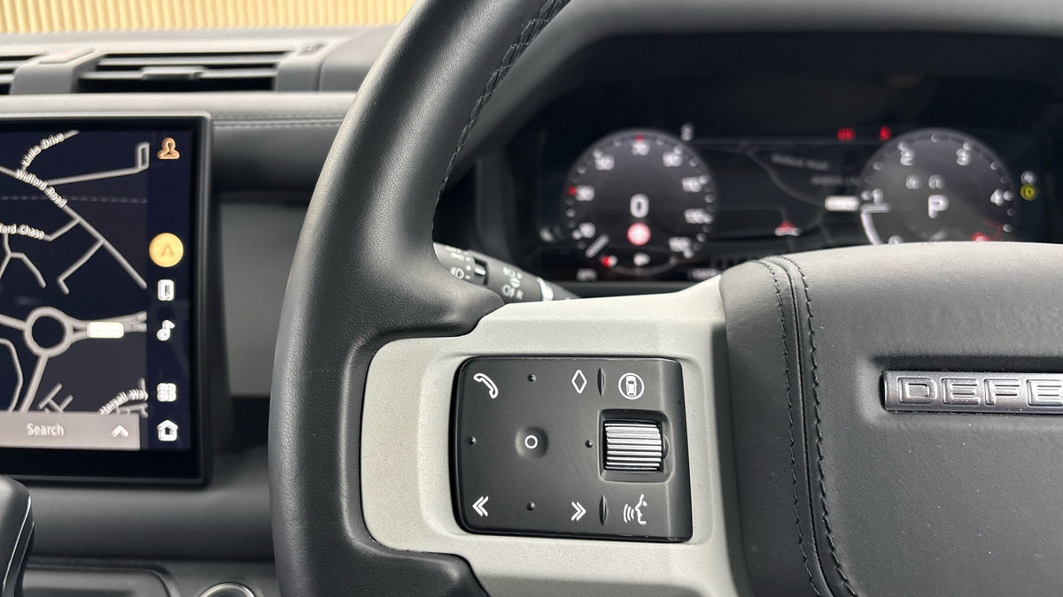 Land Rover Defender 110 Image 13