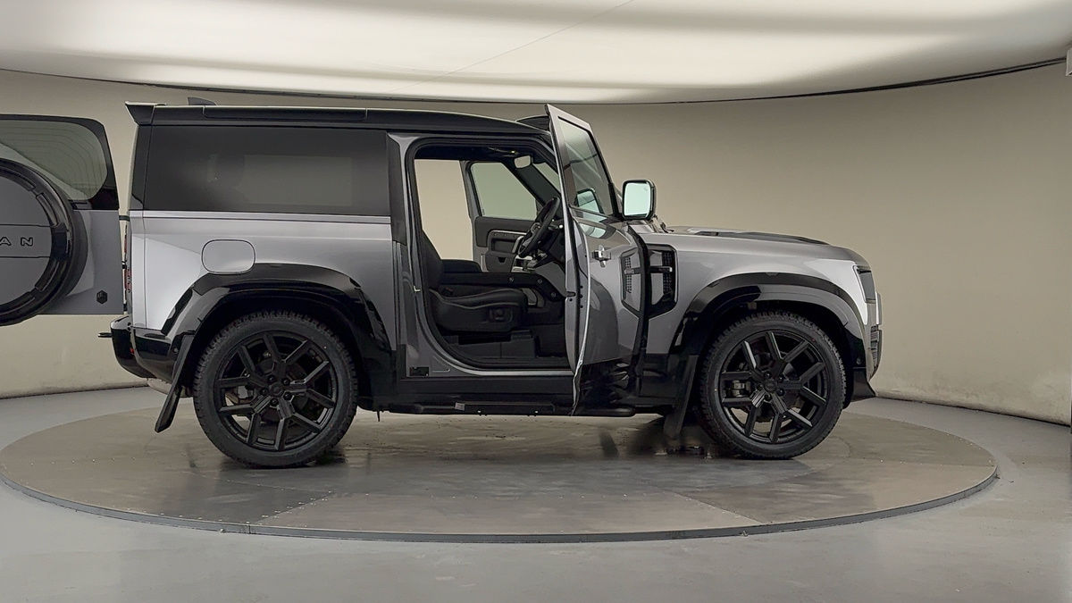 More views of Land Rover Defender 90