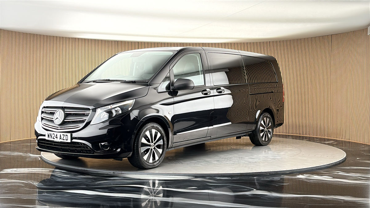 More views of Mercedes-Benz Vito