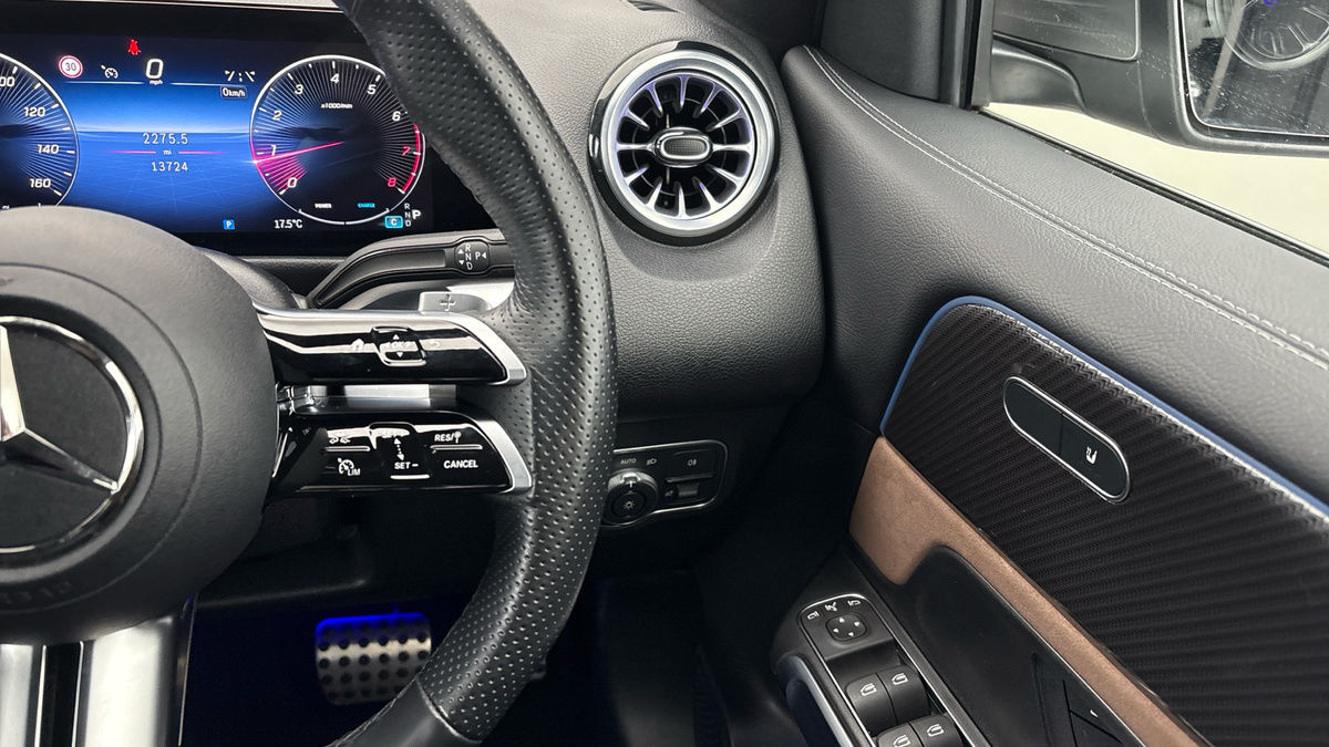 Mercedes-Benz GLB Image 14