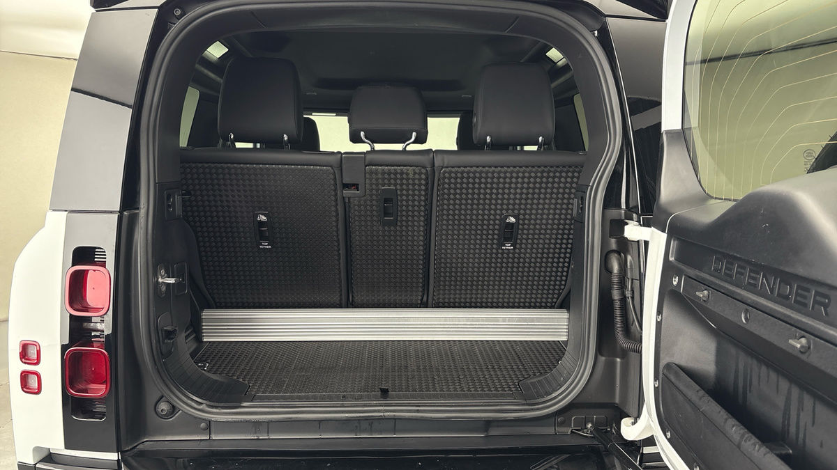 Land Rover Defender 90 Image 11