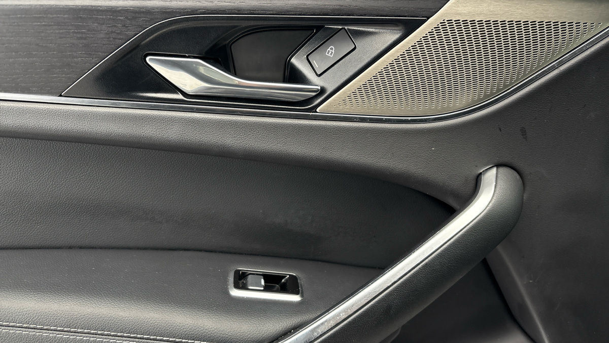 Jaguar F-PACE Image 19