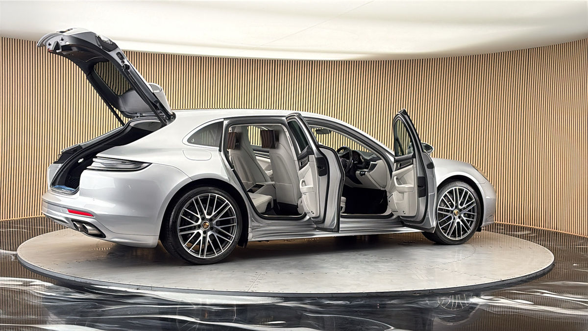 More views of Porsche Panamera