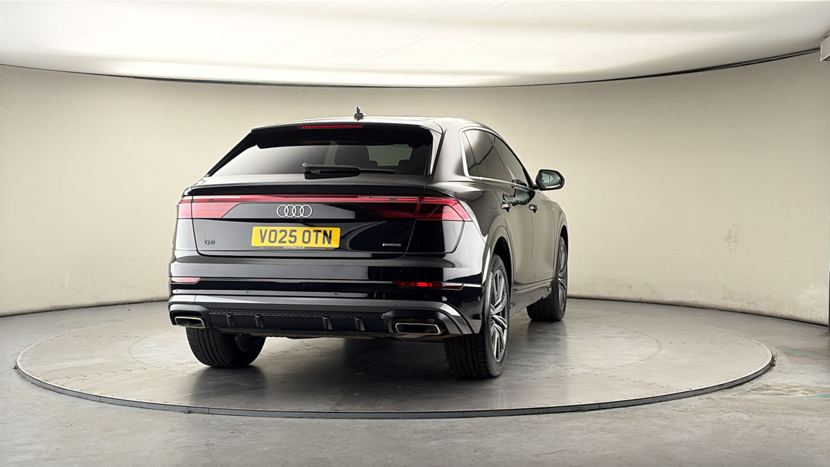 More views of Audi Q8