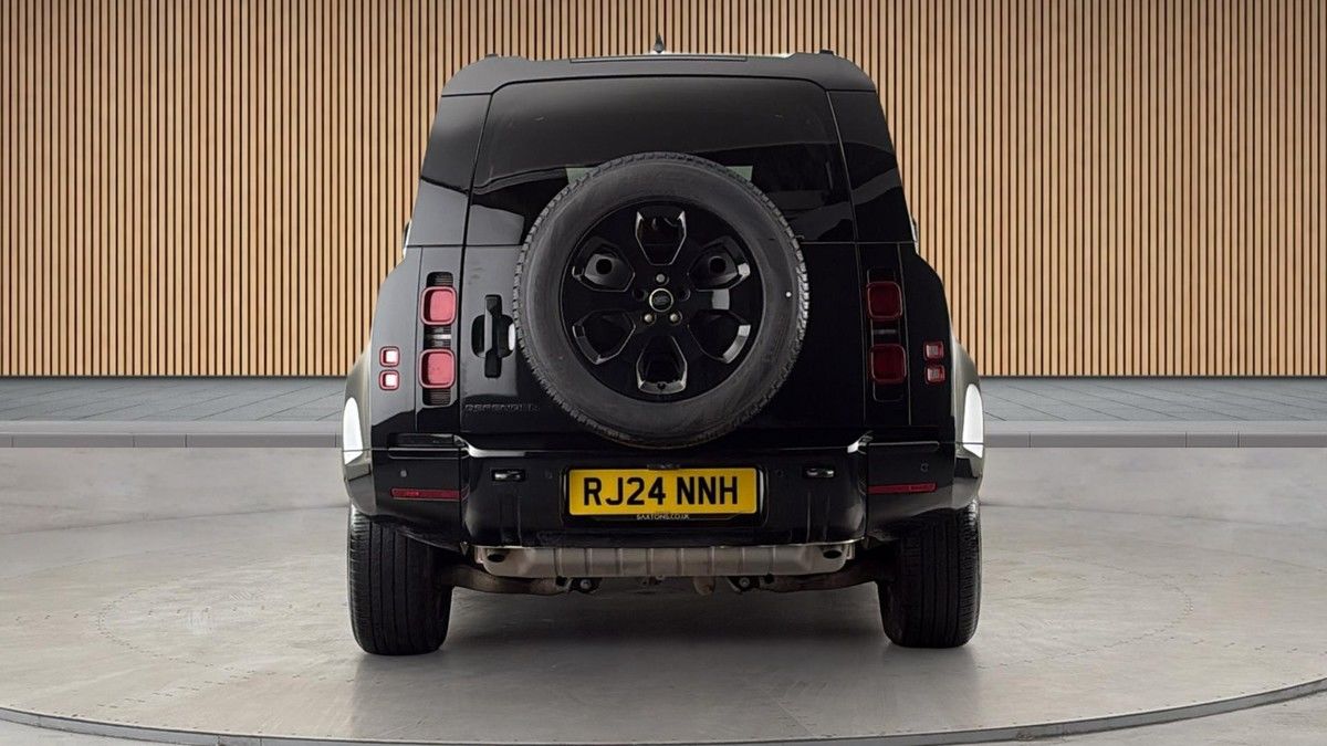 Land Rover Defender 110 Image 4