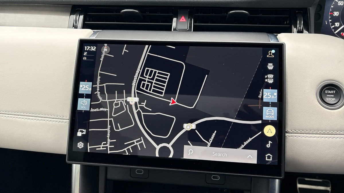 Land Rover Discovery Sport Image 17