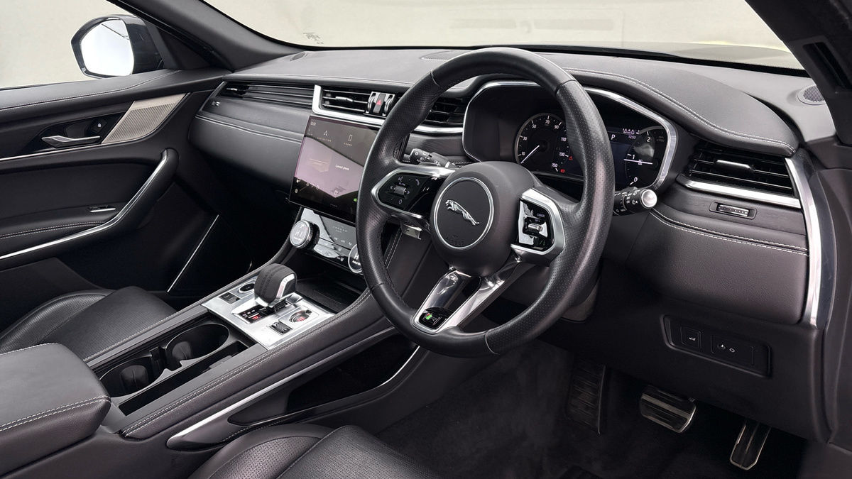 Jaguar F-PACE Image 5