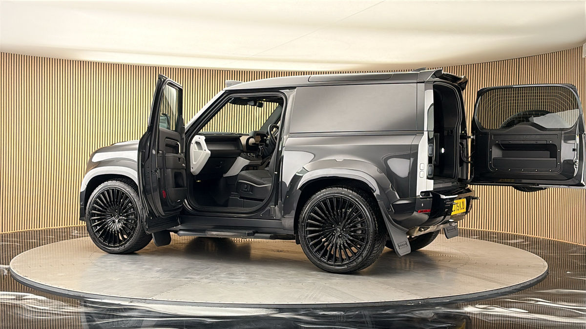 More views of Land Rover Defender 90