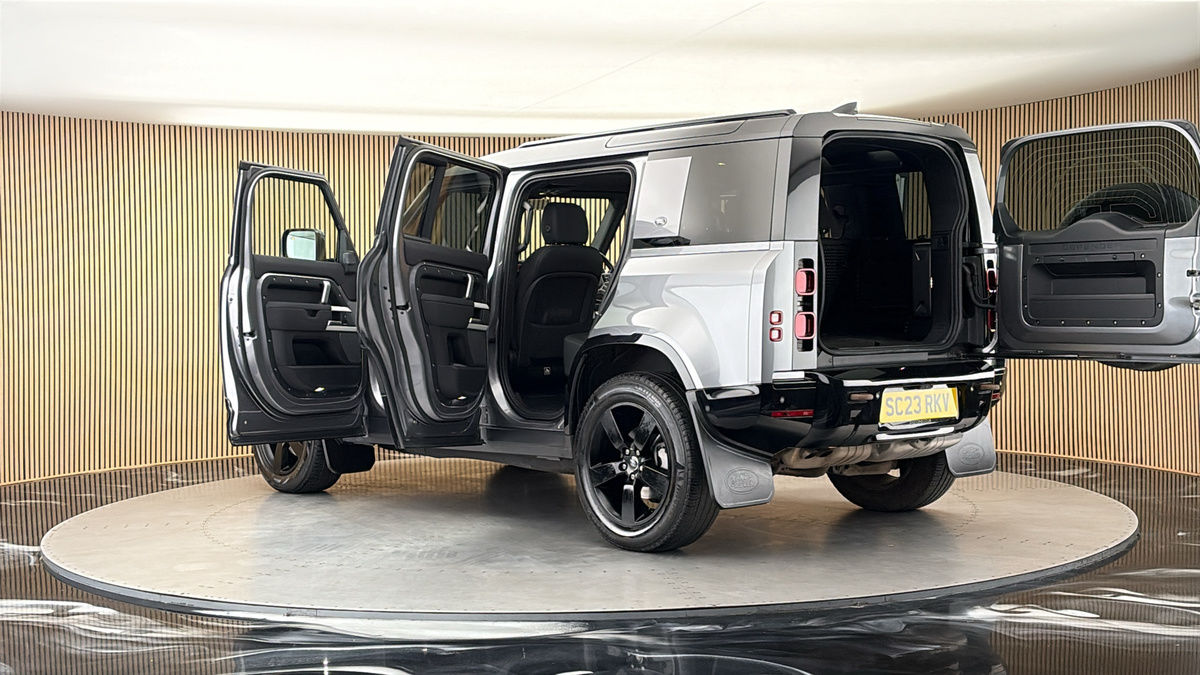 More views of Land Rover Defender 110