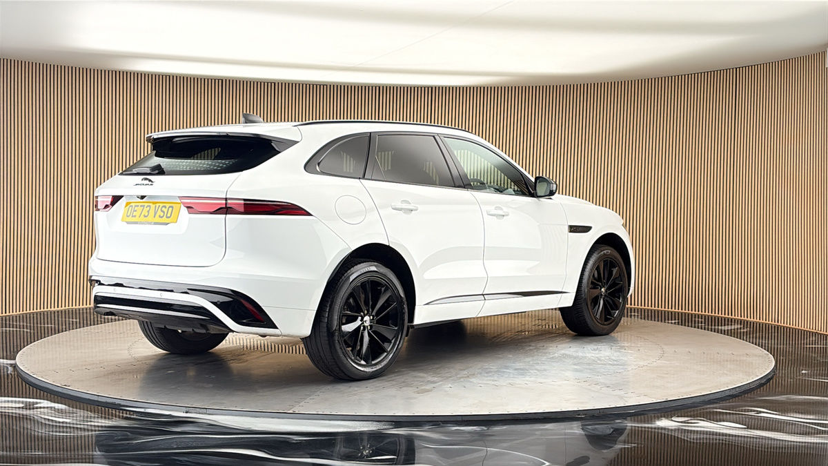 Jaguar F-PACE Image 21