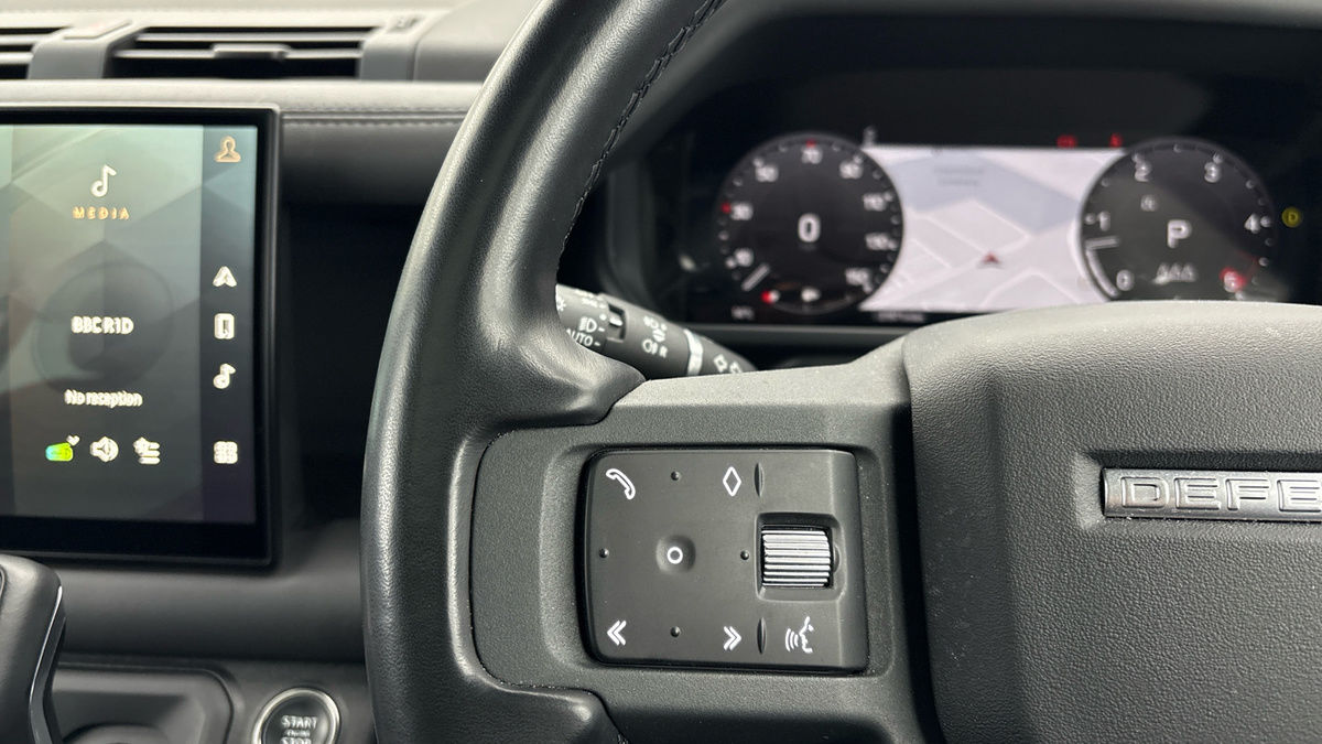 Land Rover Defender 110 Image 13