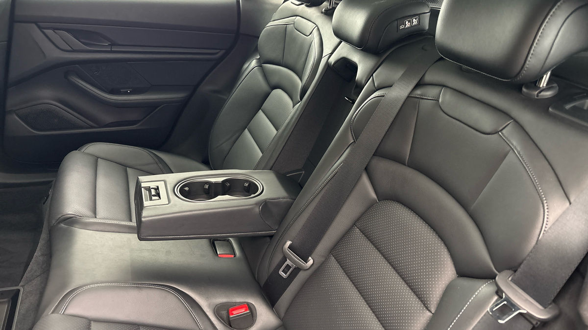 Porsche Taycan Image 10