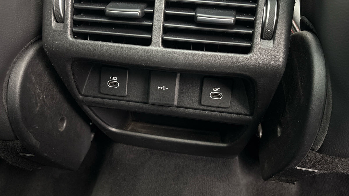 Land Rover Discovery Sport Image 30