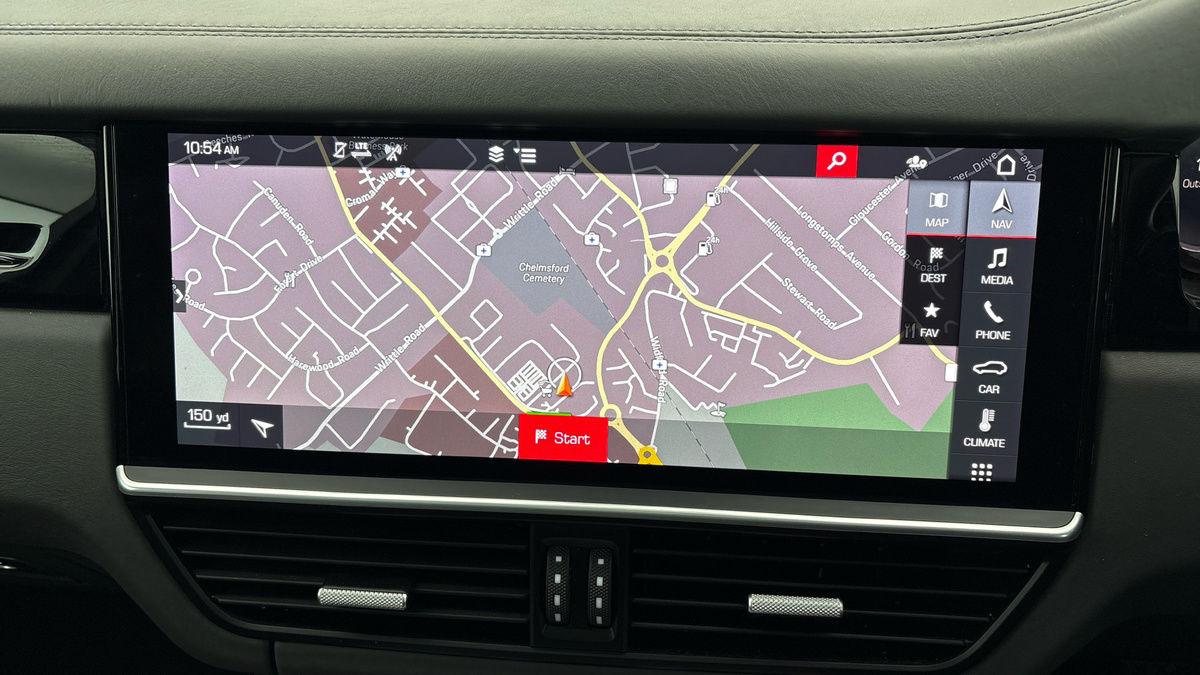 Porsche Cayenne Image 17